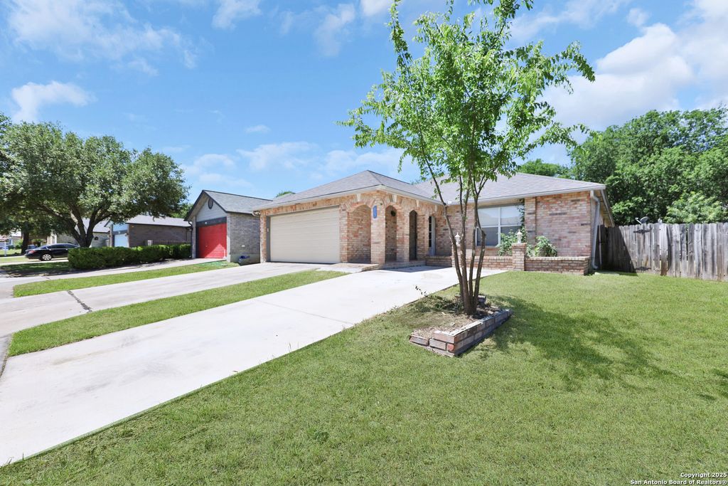 Photo of 807 S Ellison Dr, San Antonio, TX 78245 (MLS # 1930214)