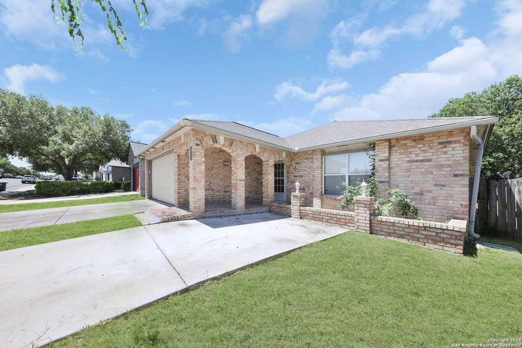 Photo of 807 S Ellison Dr, San Antonio, TX 78245 (MLS # 1930214)