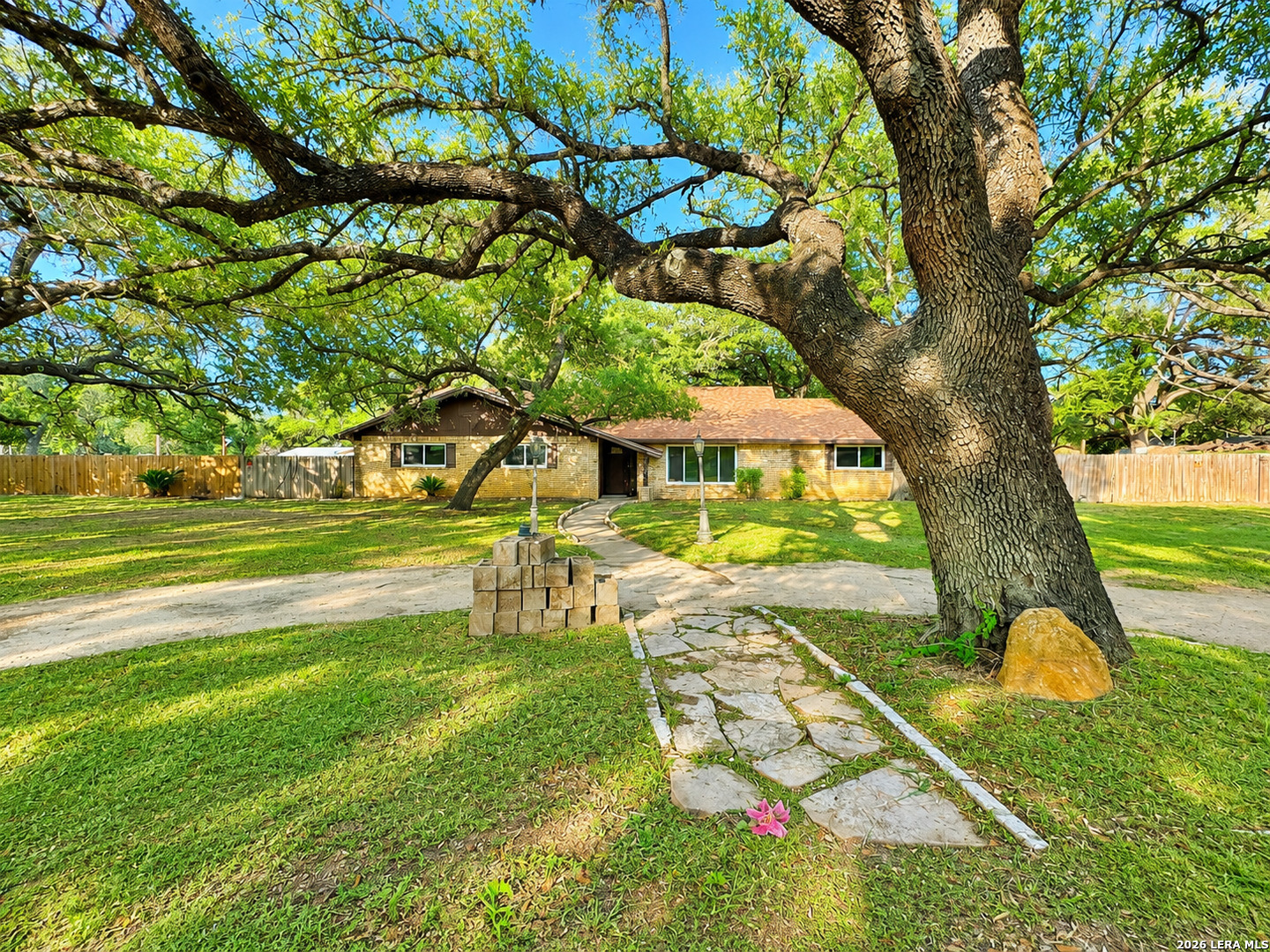 Photo 1 of 11 — 26 SUNRISE DR, Pleasanton, TX 78064