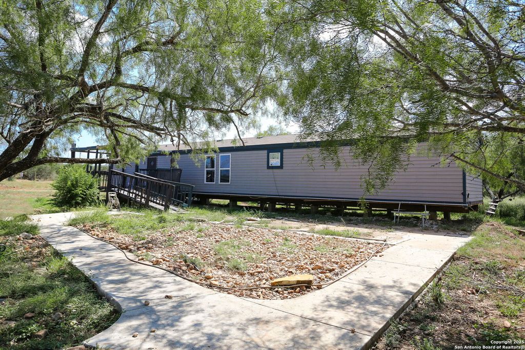 Photo of 200 County Road 2662, Devine, TX 78016 (MLS # 1907639)