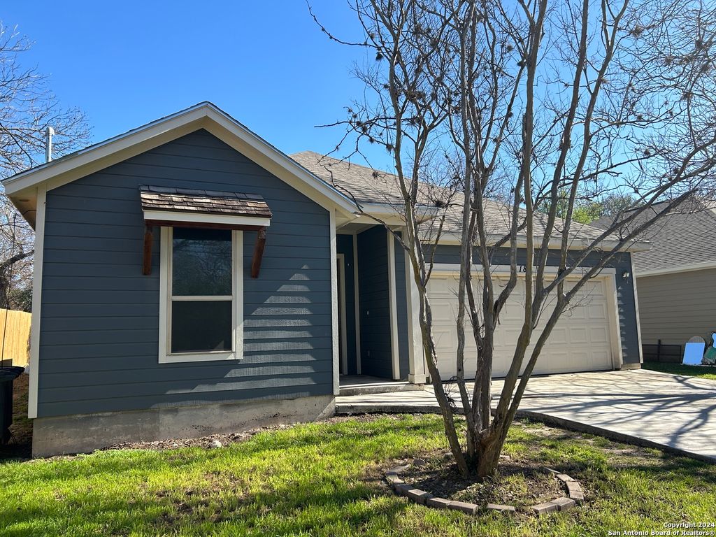 Photo of 184 E TORREY ST, New Braunfels, TX 78130 (MLS # 1955323)