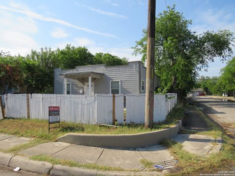 1038 W Ridgewood CT San Antonio TX 78201