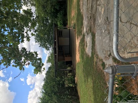 112 S Garcia St. Pearsall TX 78061
