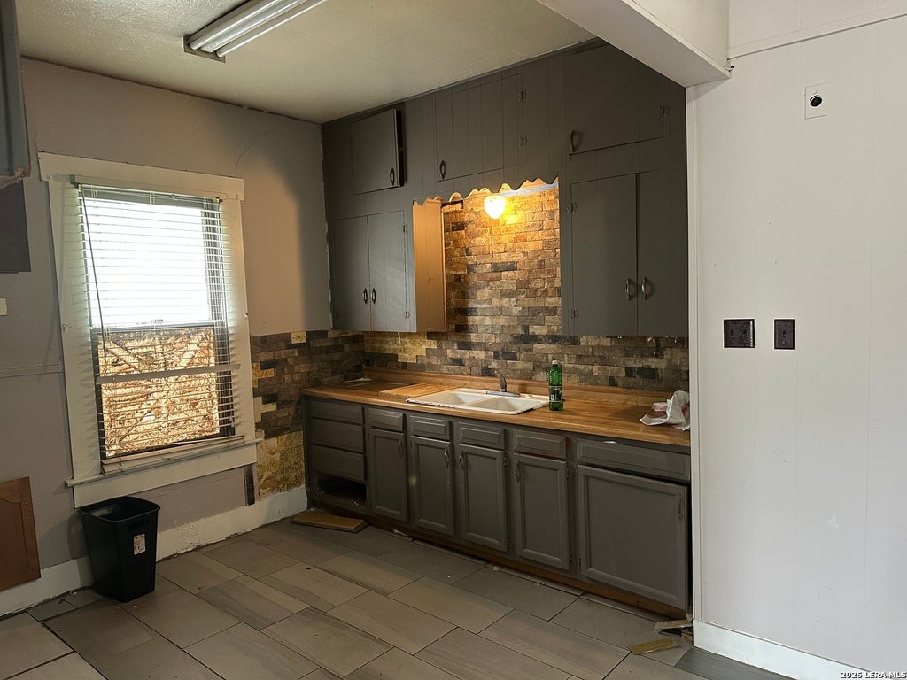 Photo of 315 Linares, San Antonio, TX 78225 (MLS # 1968876)