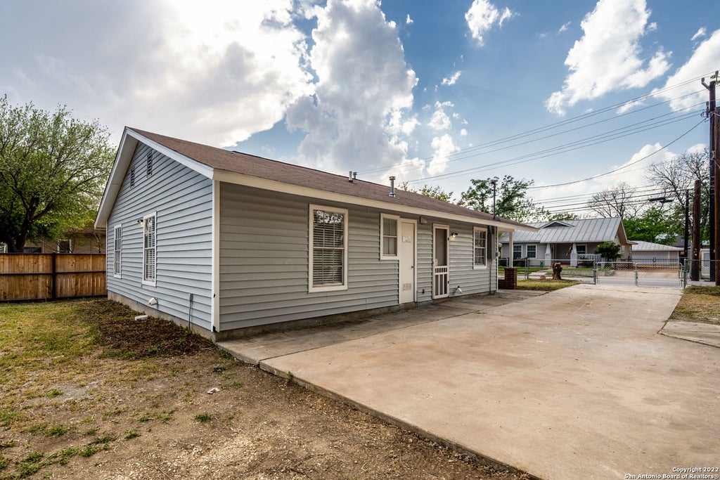 Photo of 810 E Euclid Ave, San Antonio, TX 78212 (MLS # 1881329)