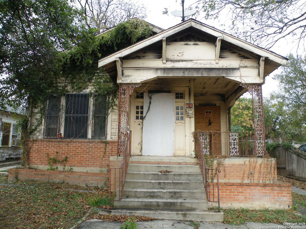 Photo of 1221 crockett, San Antonio, TX 78202 (MLS # 1926783)
