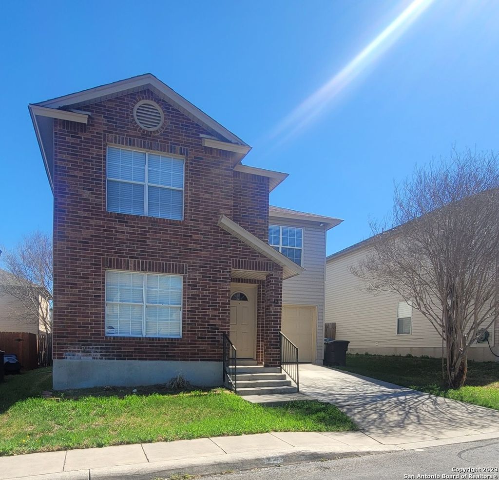 Photo of 42 LATROBE POST, San Antonio, TX 78240 (MLS # 1946099)
