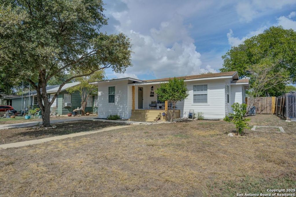 Photo of 313 W Wildwood, San Antonio, TX 78212 (MLS # 1918324)