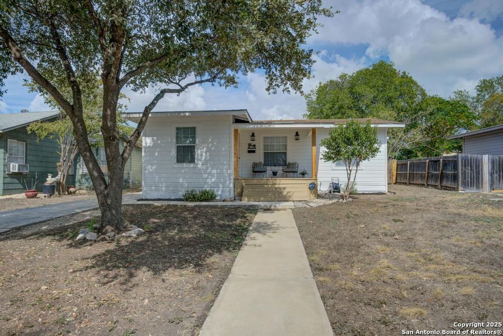 Photo of 313 W Wildwood, San Antonio, TX 78212 (MLS # 1918324)