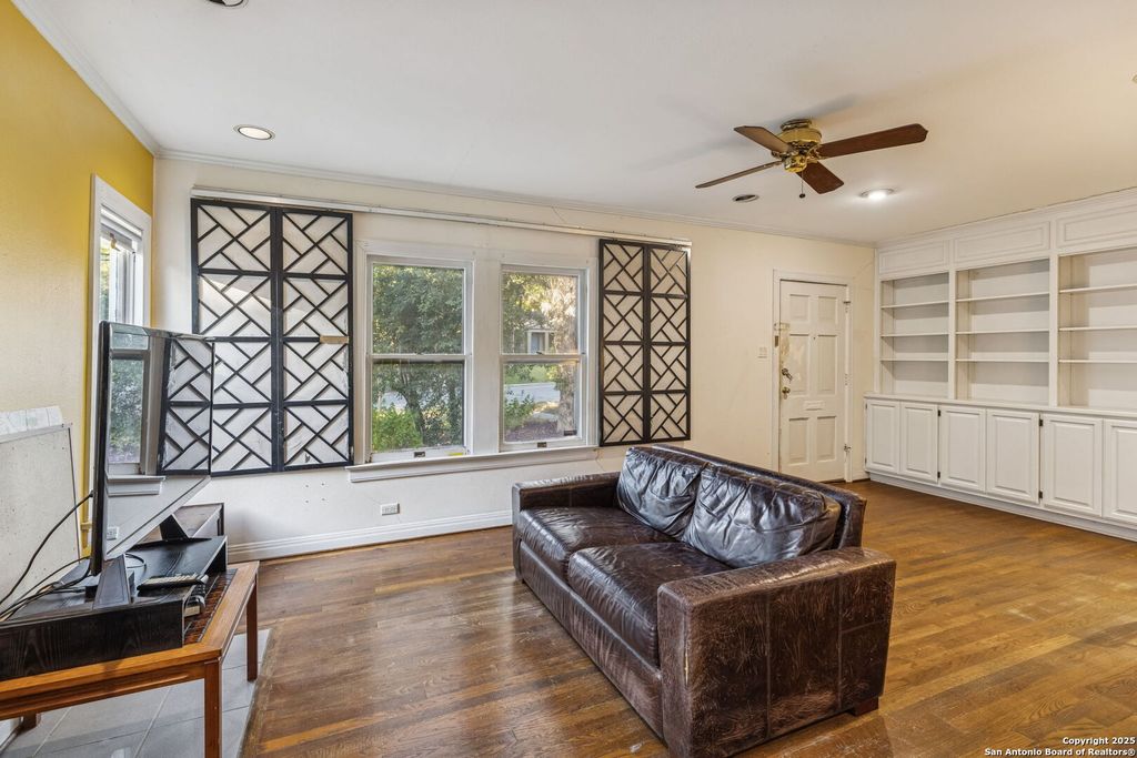 Photo of 126 College Blvd., Alamo Heights, TX 78209 (MLS # 1915453)