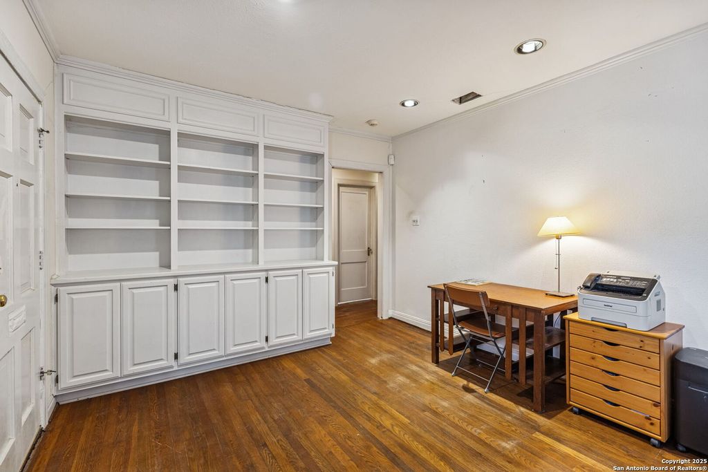 Photo of 126 College Blvd., Alamo Heights, TX 78209 (MLS # 1915453)