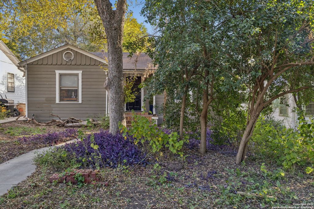 Photo of 126 College Blvd., Alamo Heights, TX 78209 (MLS # 1915453)