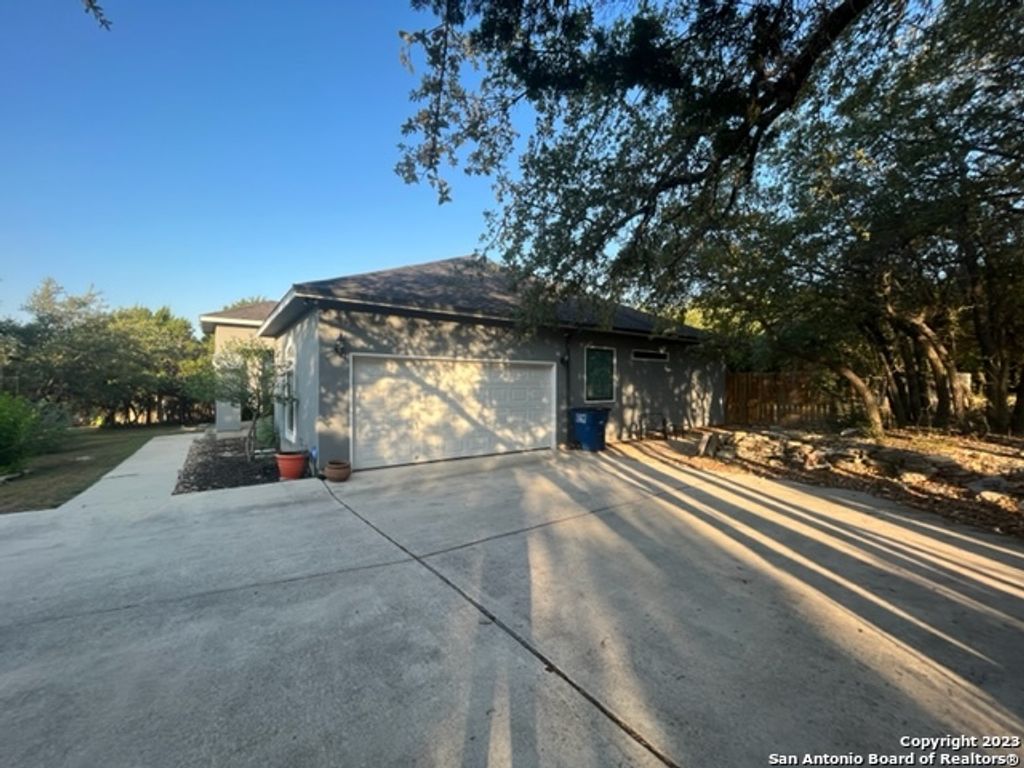 Photo of 101 Cielo Vista, Canyon Lake, TX 78133 (MLS # 1945918)