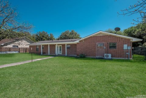 A home in Hondo