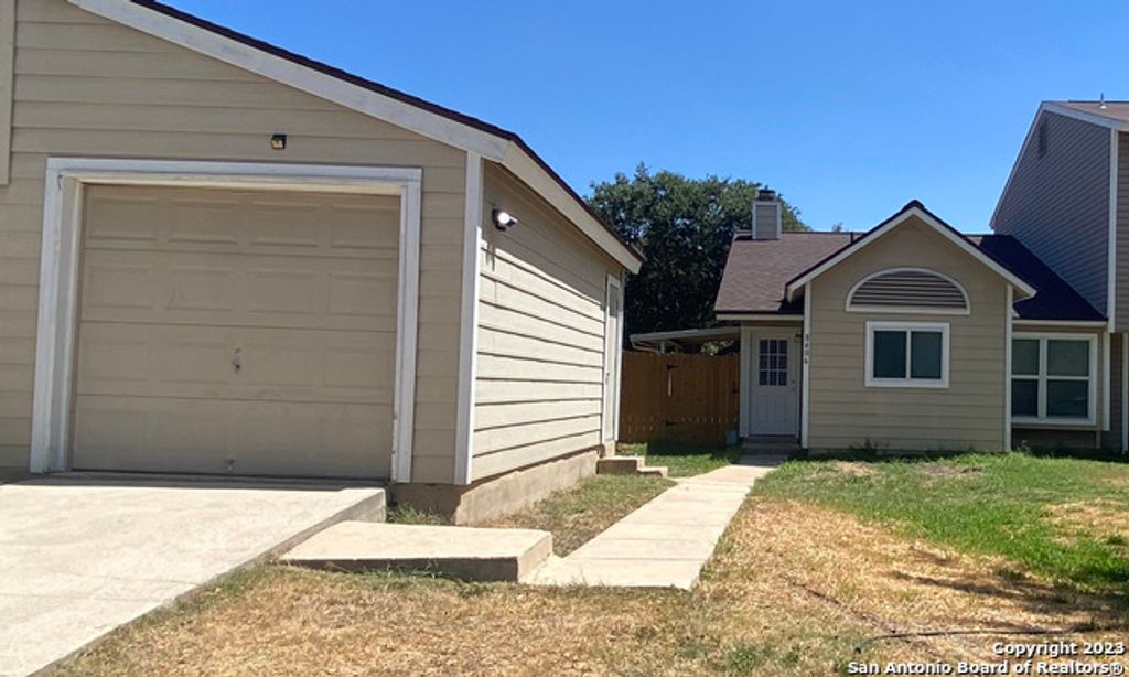 Photo of 8406 FOREST RIDGE DR, San Antonio, TX 78239 (MLS # 1955418)