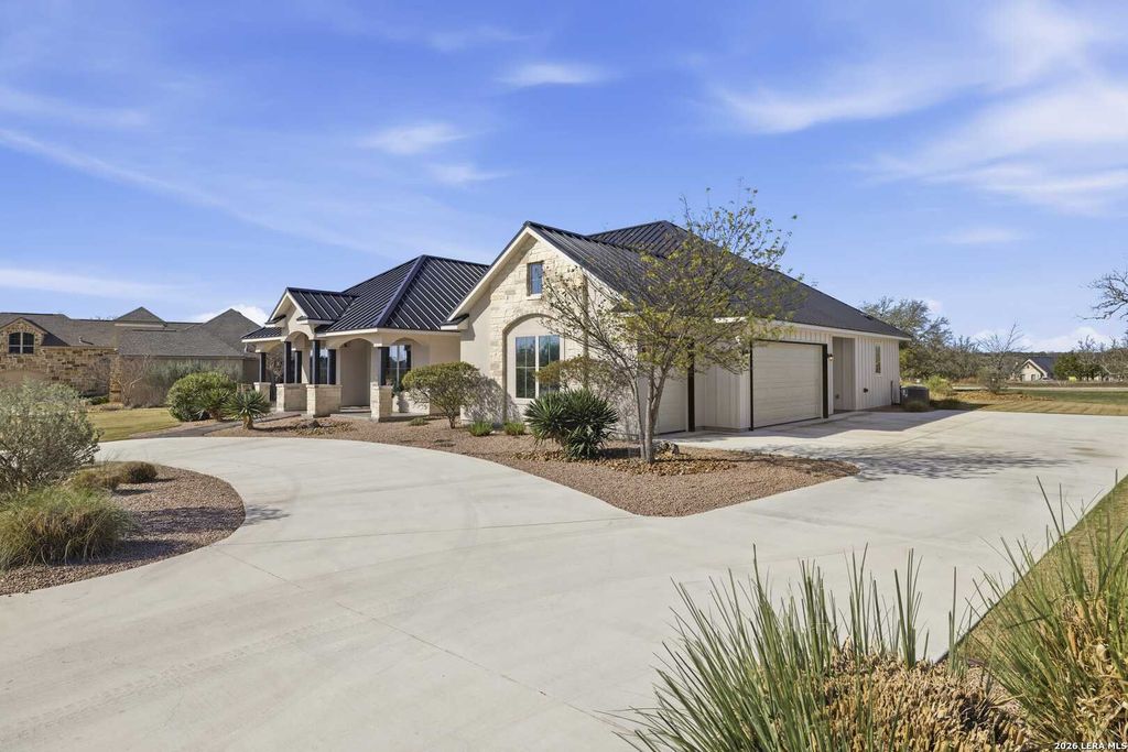 Photo of 1020 Cielo Dr, Kerrville, TX 78028 (MLS # 1952834)