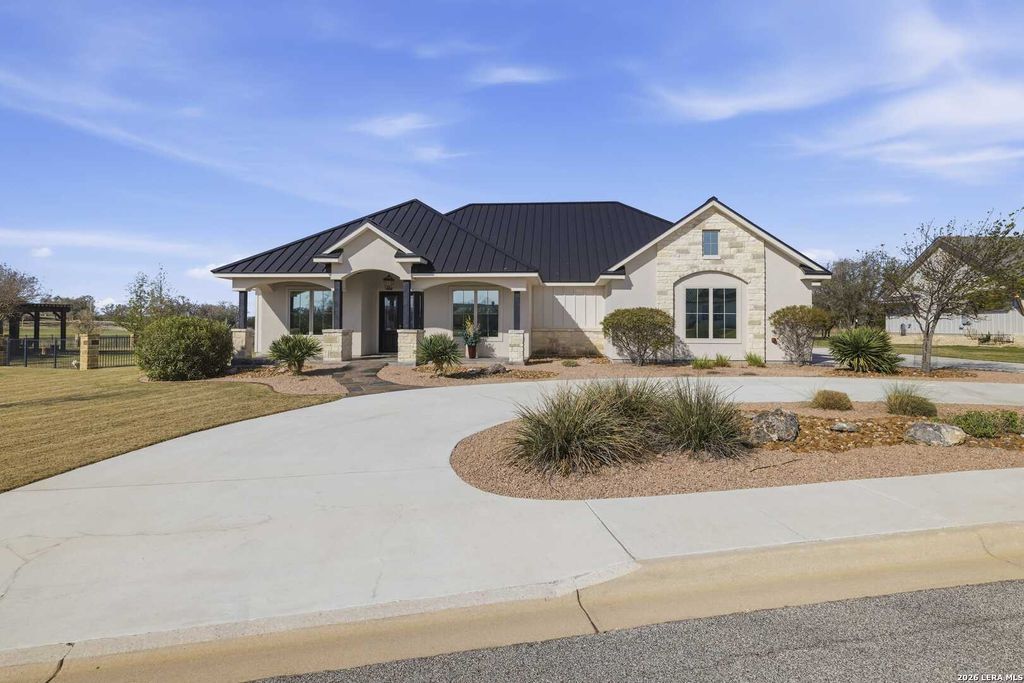 Photo of 1020 Cielo Dr, Kerrville, TX 78028 (MLS # 1952834)
