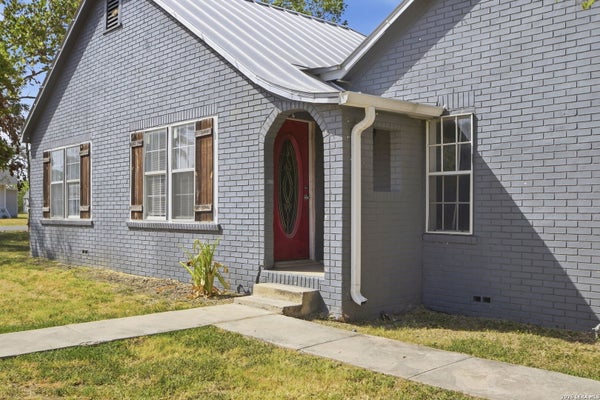 1208 10TH ST, HONDO, TX 78861 - Image 27cdd8348f8b6ef66d2ecde37cf60a79/1300874523