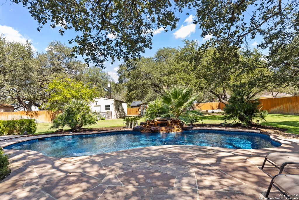 Photo of 606 Ingram, Devine, TX 78016 (MLS # 1912382)