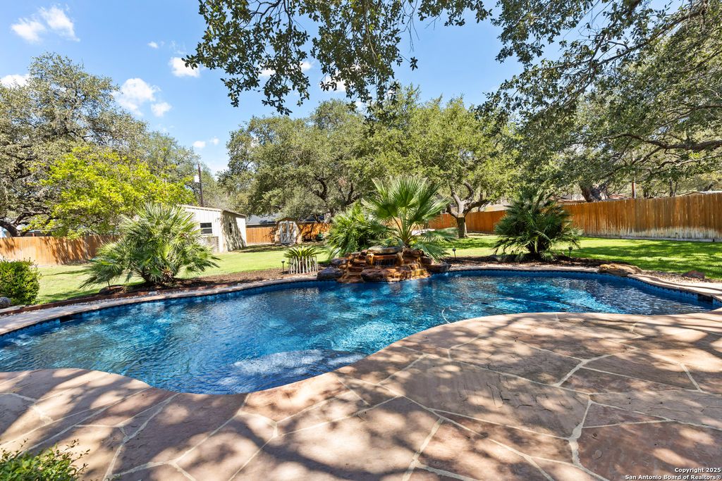 Photo of 606 Ingram, Devine, TX 78016 (MLS # 1912382)