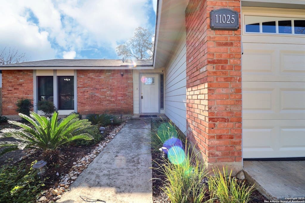 Photo of 11025 White Sands, Live Oak, TX 78233 (MLS # 1930817)