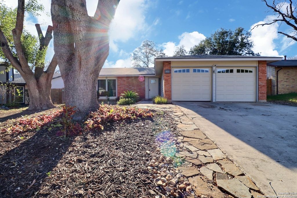 Photo of 11025 White Sands, Live Oak, TX 78233 (MLS # 1930817)