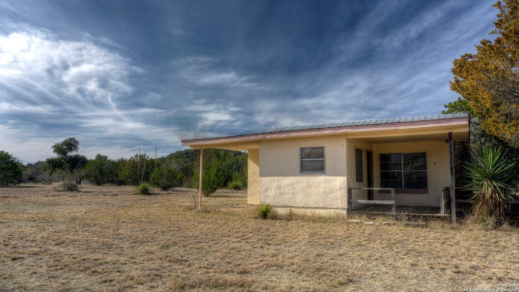 Photo of 22 SQUIRREL BEND, Uvalde, TX 78801 (MLS # 1947697)