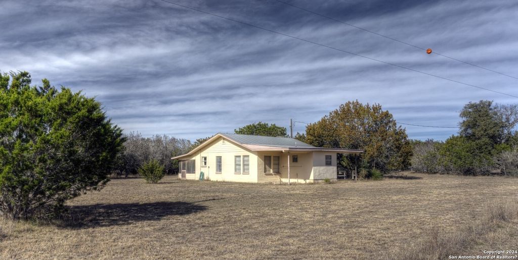 Photo of 22 SQUIRREL BEND, Uvalde, TX 78801 (MLS # 1947697)