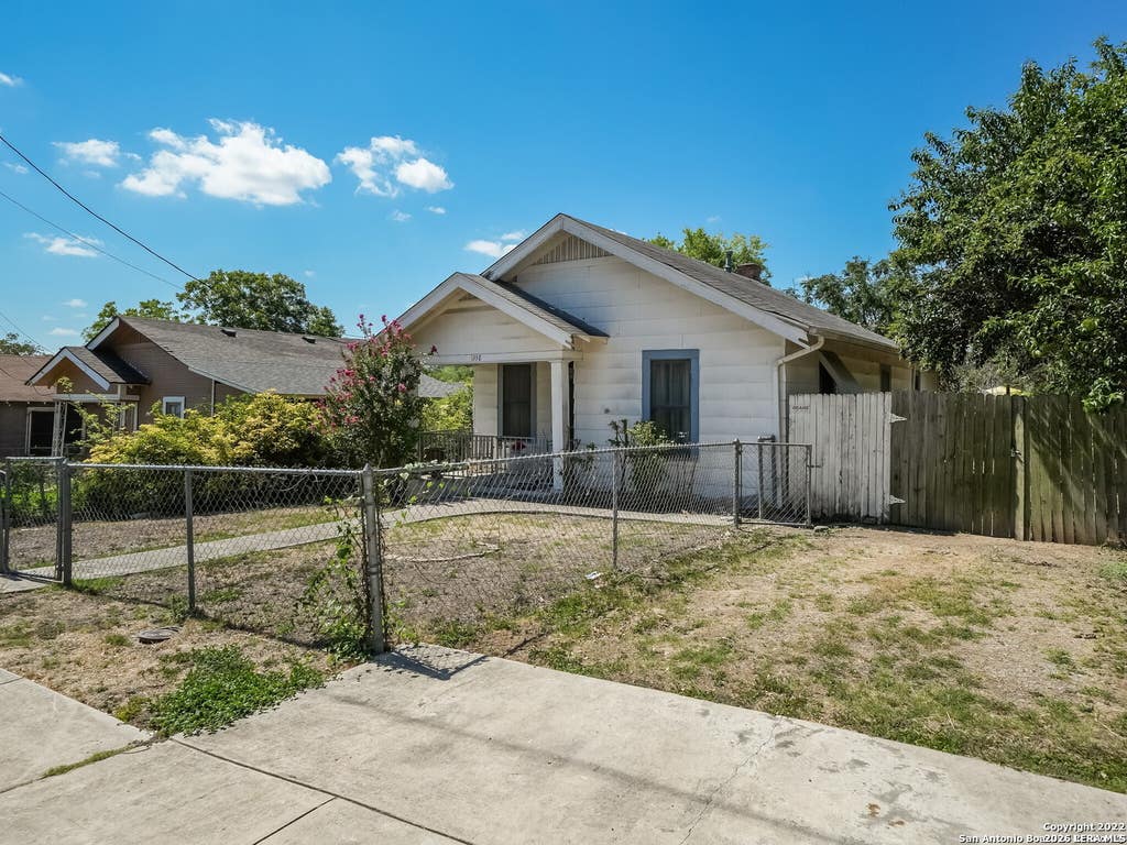 Photo of 1338 Paso Hondo, San Antonio, TX 78202 (MLS # 2009095)