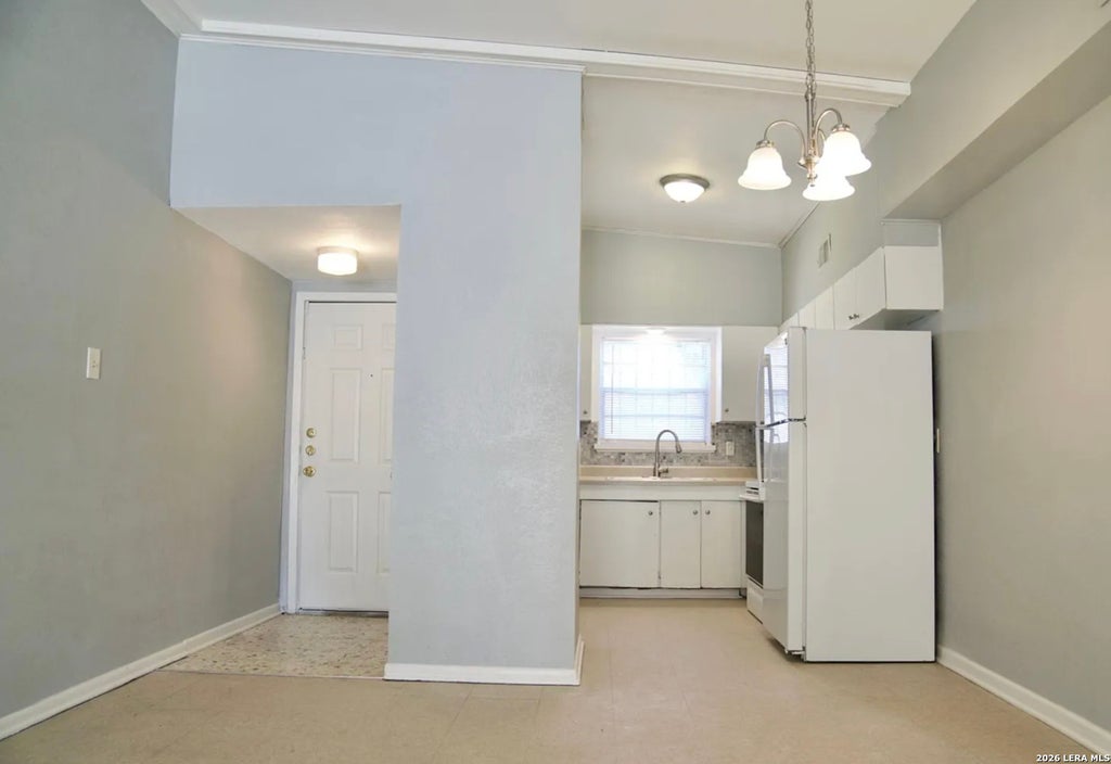Photo of 211 WESTOAK RD, San Antonio, TX 78227 (MLS # 2007913)