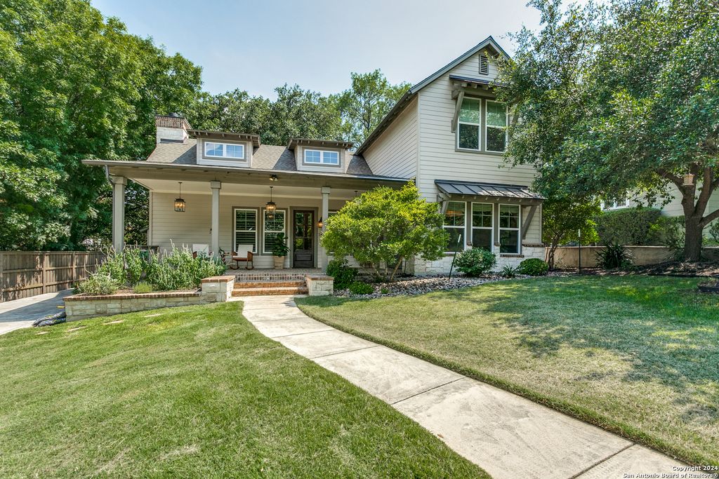 Photo of 242 E ELMVIEW PL, Alamo Heights, TX 78209 (MLS # 1913522)