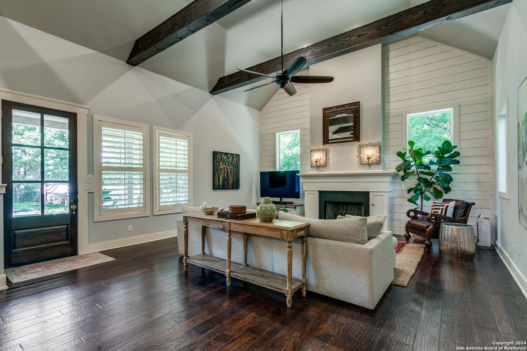 Photo of 242 E ELMVIEW PL, Alamo Heights, TX 78209 (MLS # 1913522)