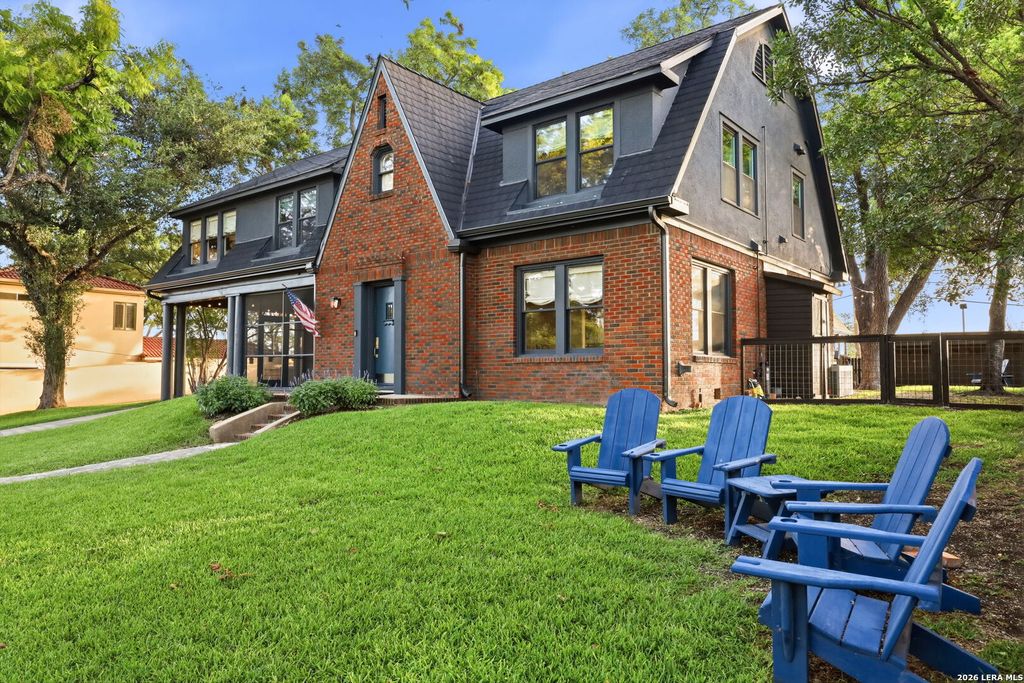 Photo of 110 Henderson St, Alamo Heights, TX 78209 (MLS # 1953794)