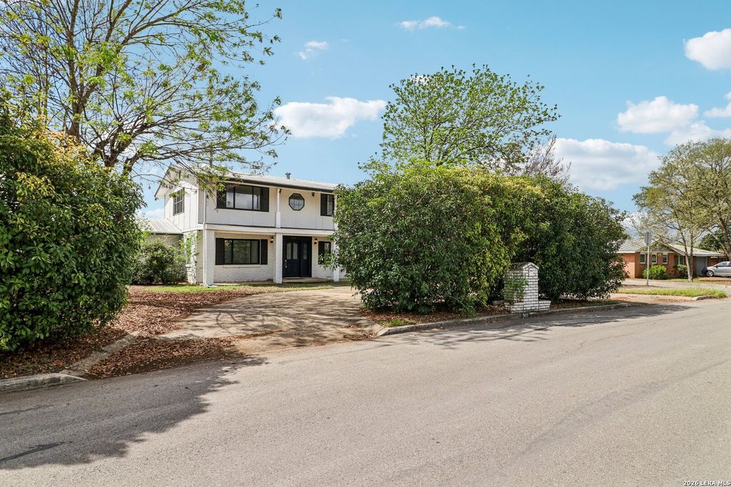 Photo of 302 WEATHERCOCK LN, Windcrest, TX 78239 (MLS # 1957460)