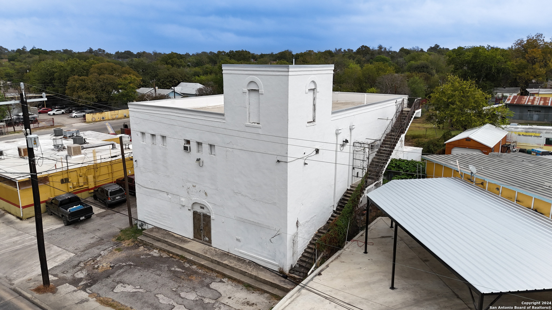 1426 S NEW BRAUNFELS AVE