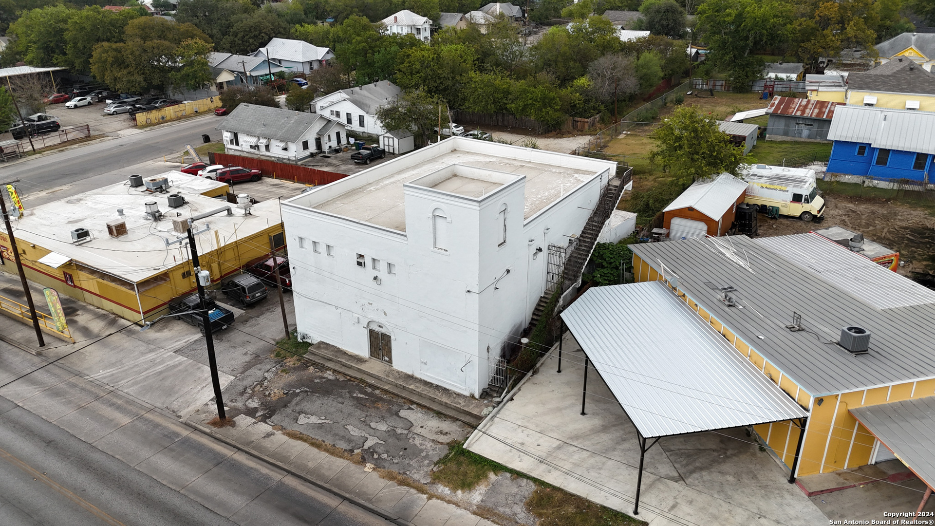 1426 S NEW BRAUNFELS AVE