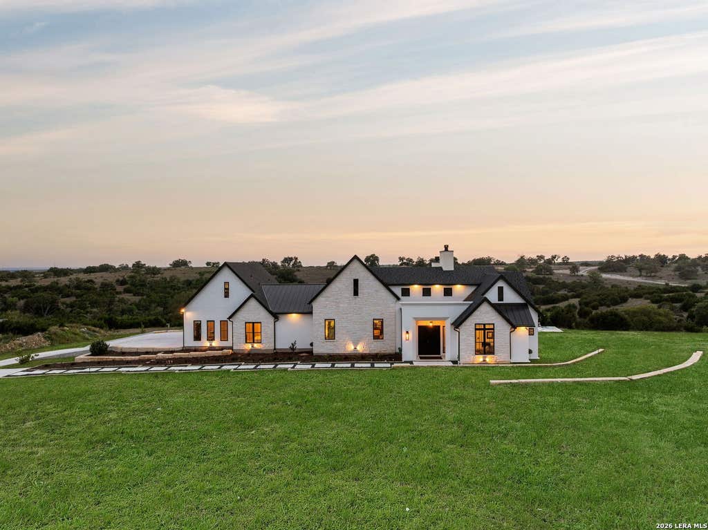 Photo of 1051 N Cattlemans Crossing Dr, Kerrville, TX 78028 (MLS # 1965394)