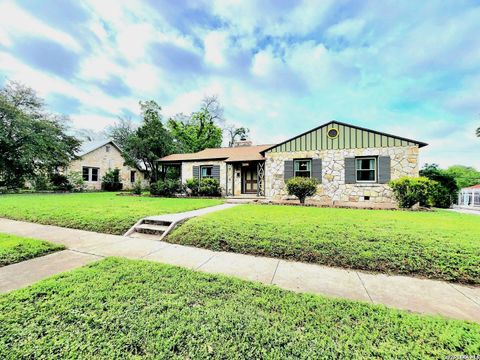 Photo of 1532 HICKS AVE, San Antonio, TX 78210 (MLS # 1963935)