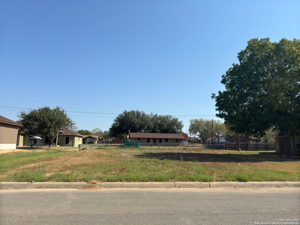 Photo of 1117 Iris Crescent, Floresville, TX 78114 (MLS # 1887092)