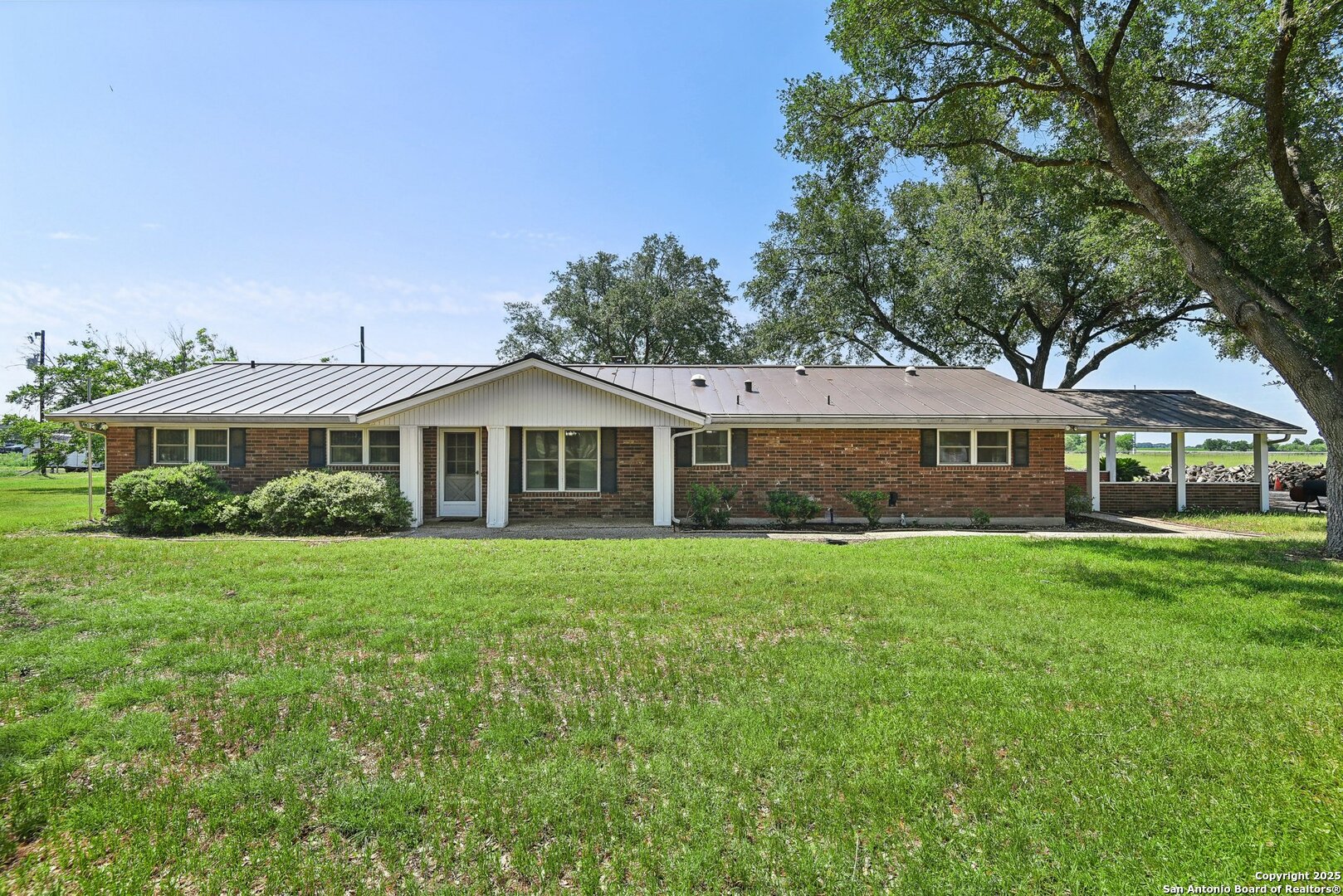 2495 Lower Seguin