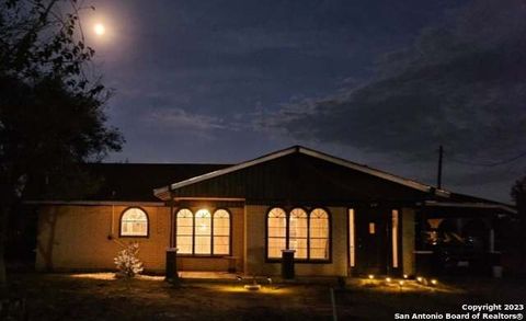 A home in Carrizo Springs