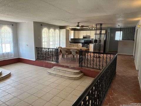 A home in Carrizo Springs