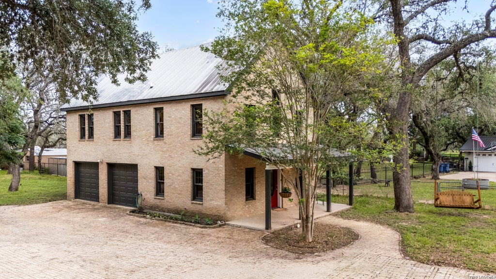 Photo of 114 MASSAD DR, Pleasanton, TX 78064 (MLS # 2010836)