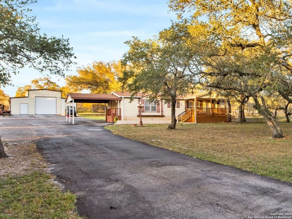 Photo of 1218 Eagle Creek, Floresville, TX 78114 (MLS # 1926936)