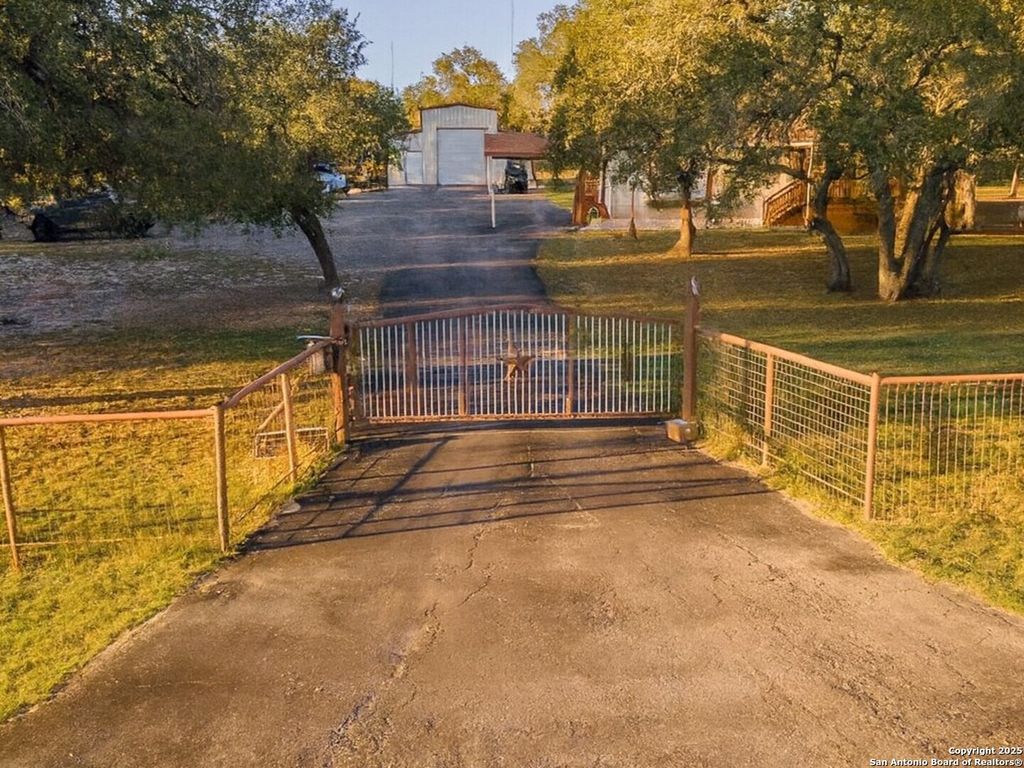 Photo of 1218 Eagle Creek, Floresville, TX 78114 (MLS # 1926936)
