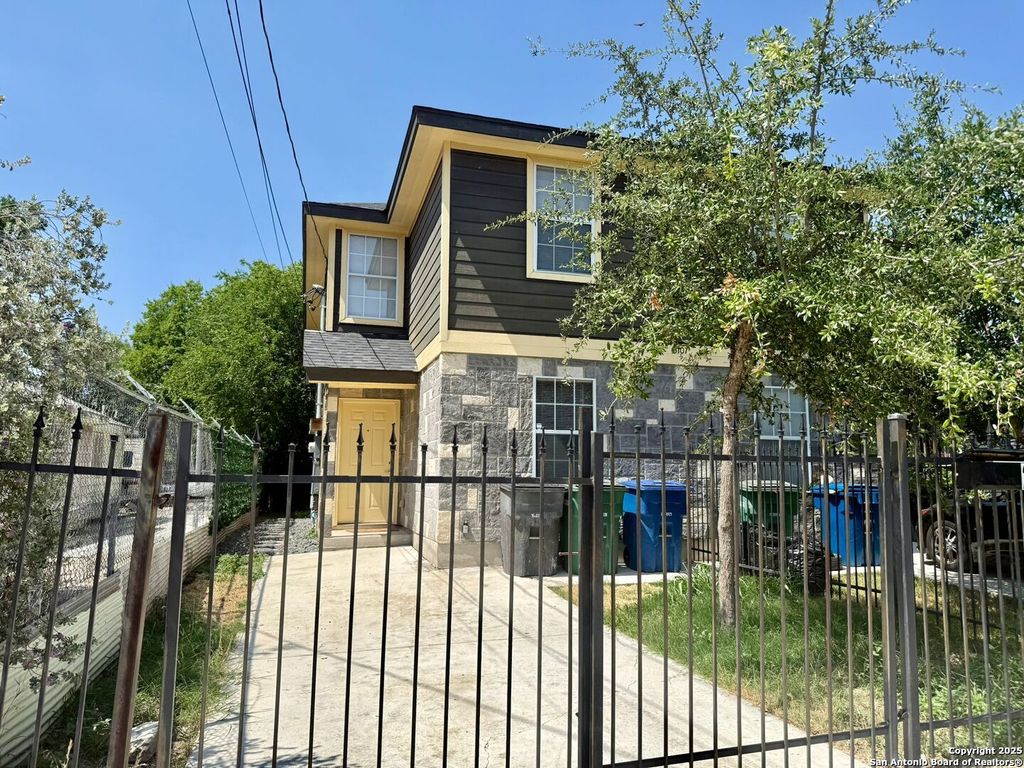 Photo of 3107 W Travis 1 #1, San Antonio, TX 78207 (MLS # 1926040)