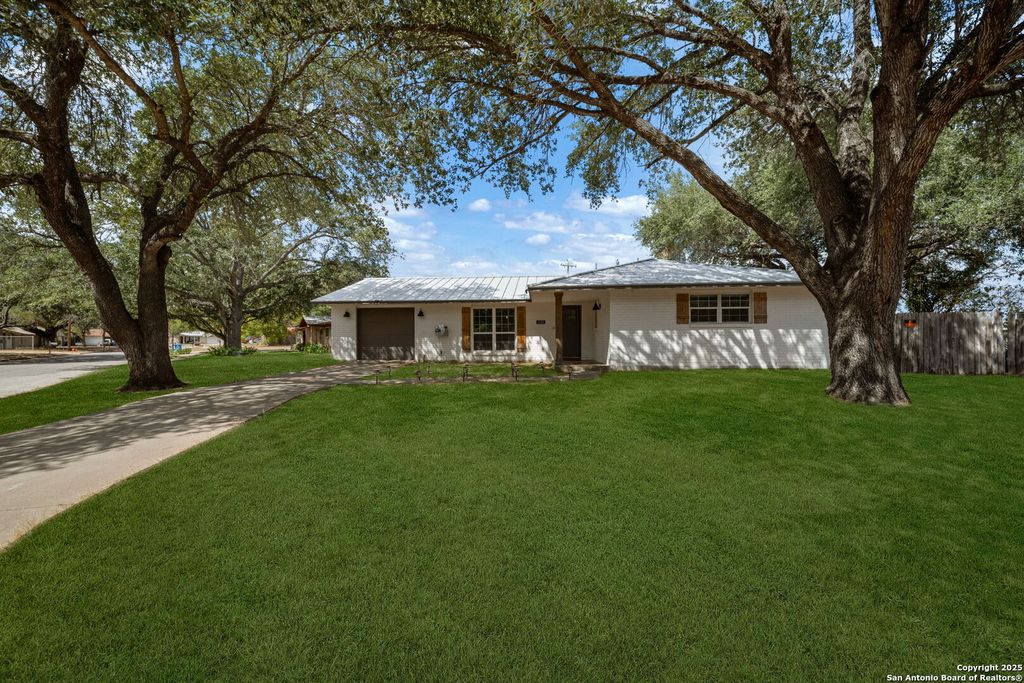 Photo of 1120 maia, Pleasanton, TX 78064 (MLS # 1913360)