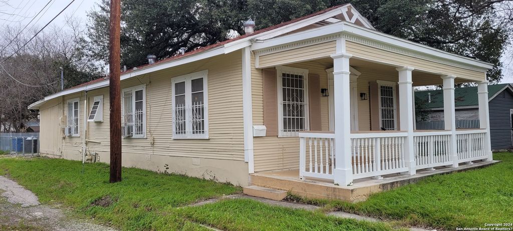 Photo of 2008 S Olive St, San Antonio, TX 78210 (MLS # 1926739)