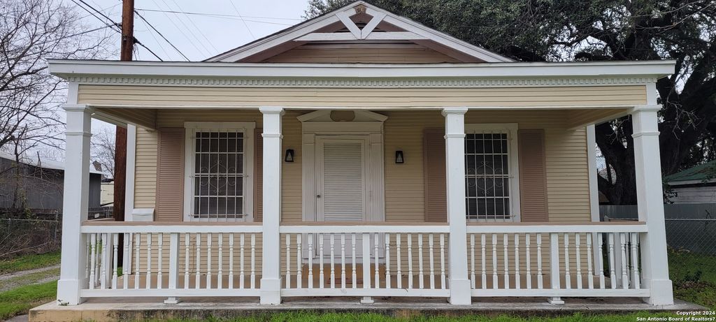 Photo of 2008 S Olive St, San Antonio, TX 78210 (MLS # 1926739)