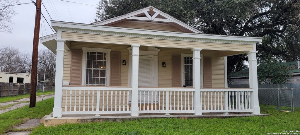 Photo of 2008 S Olive St, San Antonio, TX 78210 (MLS # 1926739)